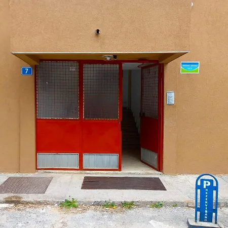 Agape C-52 Τρέμπινιε